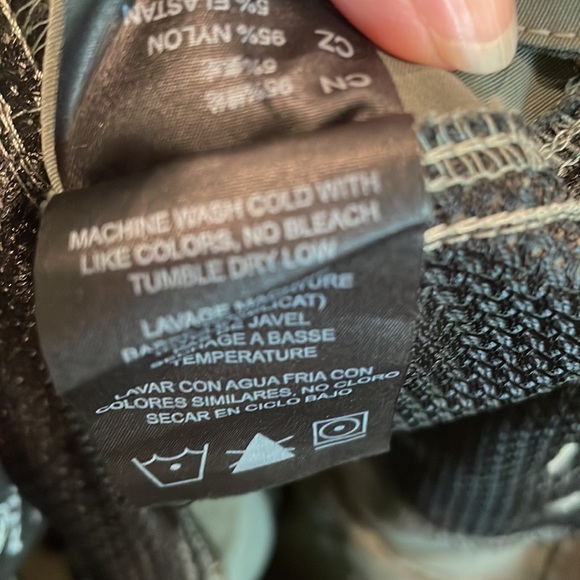 Kuhl shorts womens 10 fits like 8 olive green excellent - Picture 7 of 7